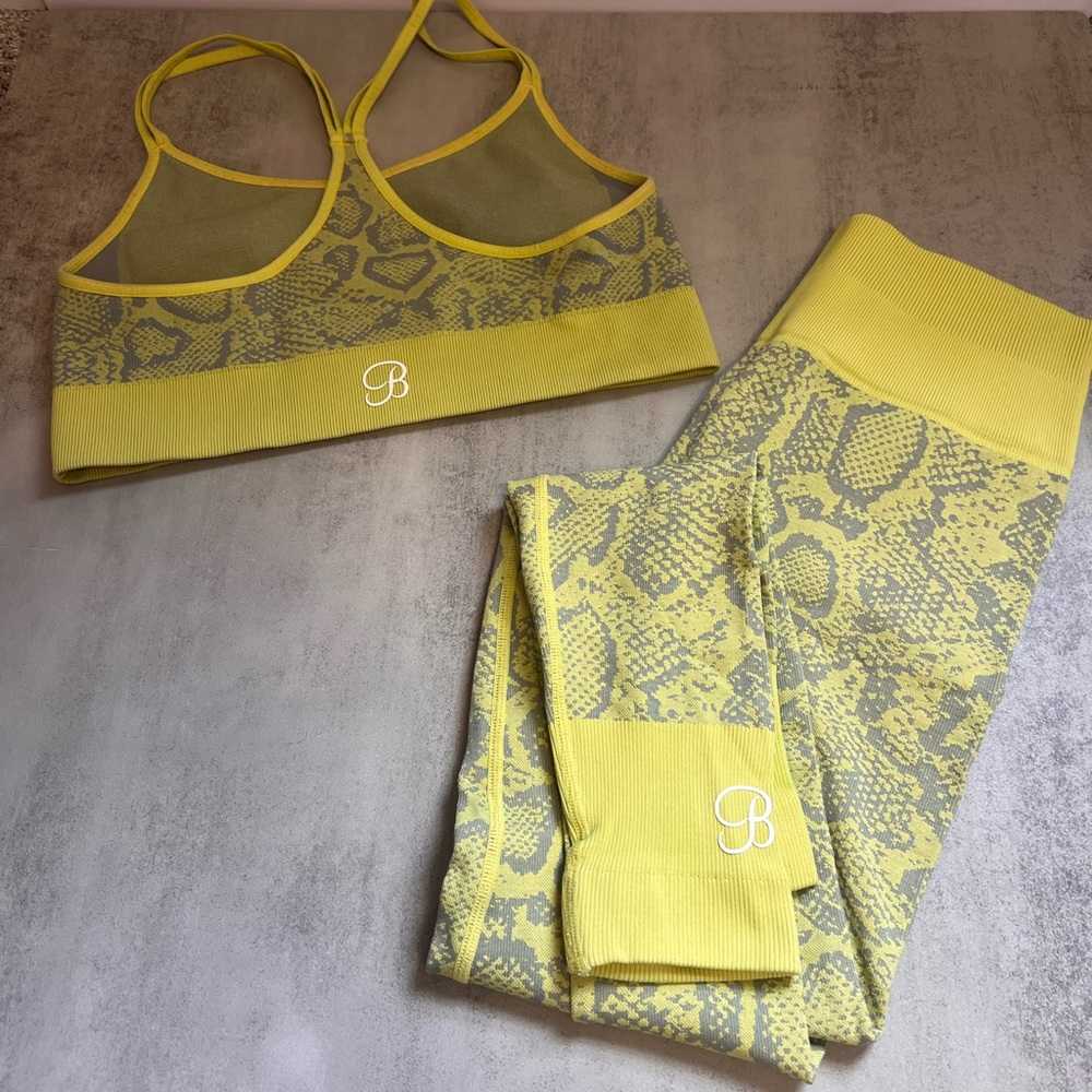 Bombshell sportsware seamless yellow snakeskin pattern bra and legging set